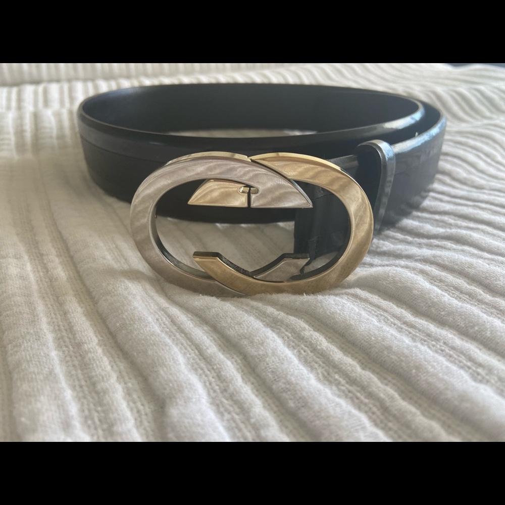 Authentic woman’s Gucci belt.